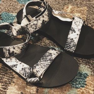 Sandals never worn